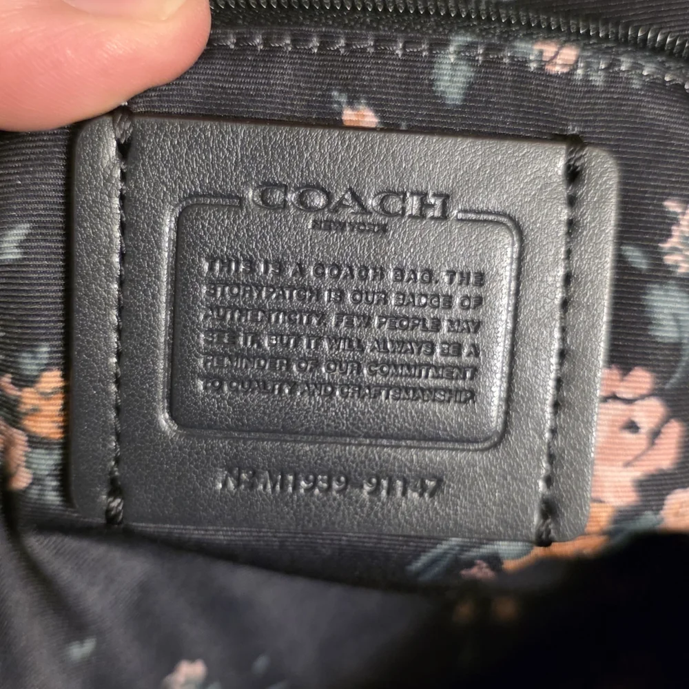 Coach Pink Gallery Tote with Rose Bouquet Interior - Picture 2 of 8